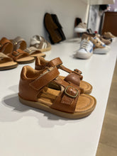 Afbeelding in Gallery-weergave laden, ROMAGNOLI gespsandaal cognac