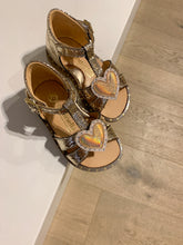 Afbeelding in Gallery-weergave laden, RONDINELLA mini sandaal koper hart