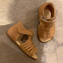 Afbeelding in Gallery-weergave laden, OCRA tressé sandaal cognac
