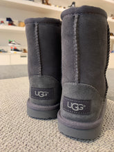 Afbeelding in Gallery-weergave laden, UGG classic grijs