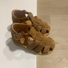 Afbeelding in Gallery-weergave laden, POM D&#39;API mini gesloten sandaal camel daim
