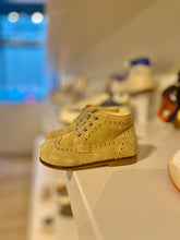 Afbeelding in Gallery-weergave laden, OCRA veterschoen zand daim
