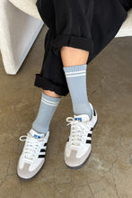 Afbeelding in Gallery-weergave laden, LE BON SHOPPE boyfriend socks blue grey
