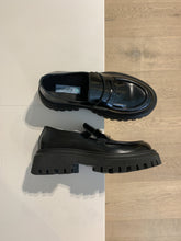Afbeelding in Gallery-weergave laden, RONDINELLA chunky mocassin zwart
