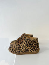 Afbeelding in Gallery-weergave laden, POM D&#39;API veterschoen leopard
