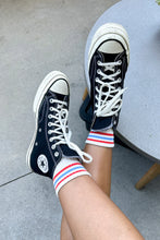Afbeelding in Gallery-weergave laden, LE BON SHOPPE girlfriend socks leche
