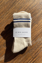 Afbeelding in Gallery-weergave laden, LE BON SHOPPE boyfriend socks cashew
