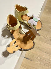 Afbeelding in Gallery-weergave laden, RONDINELLA mini sandaal bloem vanille
