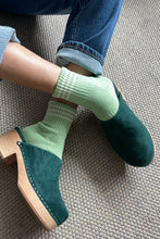 Afbeelding in Gallery-weergave laden, LE BON SHOPPE girlfriend socks green leaf
