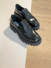 Afbeelding in Gallery-weergave laden, RONDINELLA chunky mocassin zwart
