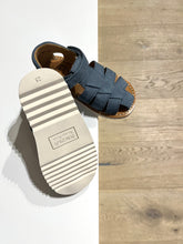 Afbeelding in Gallery-weergave laden, POM D&#39;API gesloten sandaal velcro jeansblauw
