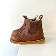 Afbeelding in Gallery-weergave laden, ANGULUS mini laarsje cognac glitterelastiek
