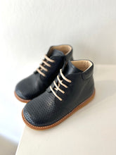Afbeelding in Gallery-weergave laden, ANGULUS veterschoen perfo donkerblauw

