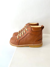Afbeelding in Gallery-weergave laden, ANGULUS veterschoen camel perfo
