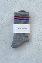 Afbeelding in Gallery-weergave laden, LE BON SHOPPE boyfriend socks true grey
