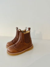 Afbeelding in Gallery-weergave laden, ANGULUS mini laarsje cognac glitterelastiek
