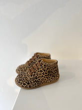 Afbeelding in Gallery-weergave laden, POM D&#39;API veterschoen leopard
