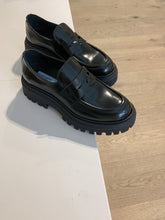 Afbeelding in Gallery-weergave laden, RONDINELLA chunky mocassin zwart

