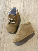 Afbeelding in Gallery-weergave laden, TRICATI baby veterschoen whiskey daim

