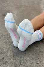 Afbeelding in Gallery-weergave laden, LE BON SHOPPE girlfriend socks bright pink
