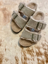 Afbeelding in Gallery-weergave laden, BIRKENSTOCK arizona wol taupe
