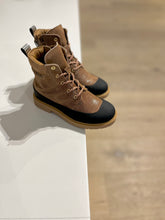 Afbeelding in Gallery-weergave laden, RONDINELLA veterbottine rubber glans
