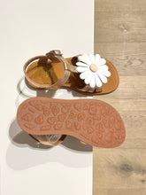 Afbeelding in Gallery-weergave laden, POM D&#39;API sandaal grote bloem
