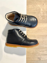 Afbeelding in Gallery-weergave laden, ANGULUS veterschoen perfo donkerblauw
