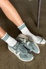 Afbeelding in Gallery-weergave laden, LE BON SHOPPE girlfriend socks egret
