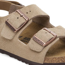 Afbeelding in Gallery-weergave laden, BIRKENSTOCK milano sandaal retourvelcro taupe daim
