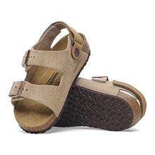 Afbeelding in Gallery-weergave laden, BIRKENSTOCK milano sandaal retourvelcro taupe daim
