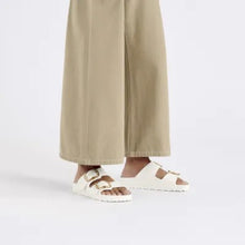 Afbeelding in Gallery-weergave laden, BIRKENSTOCK arizona big buckle ECRU (kunststof)
