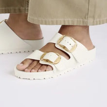 Afbeelding in Gallery-weergave laden, BIRKENSTOCK arizona big buckle ECRU (kunststof)
