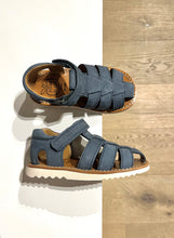 Afbeelding in Gallery-weergave laden, POM D&#39;API gesloten sandaal velcro jeansblauw
