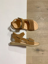 Afbeelding in Gallery-weergave laden, OCRA velcro sandaal camel suede
