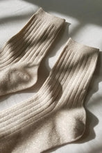 Afbeelding in Gallery-weergave laden, LE BON SHOPPE her socks lurex ivory gold
