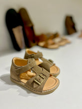 Afbeelding in Gallery-weergave laden, OCRA gespsandaal tabak daim casual
