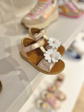 Afbeelding in Gallery-weergave laden, POM D&#39;API mini velcro sandaal grote bloem
