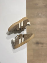 Afbeelding in Gallery-weergave laden, OCRA velcro sneaker taupe

