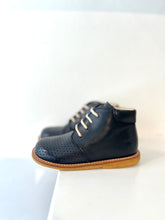 Afbeelding in Gallery-weergave laden, ANGULUS veterschoen perfo donkerblauw
