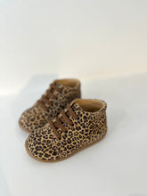 Afbeelding in Gallery-weergave laden, POM D&#39;API veterschoen leopard
