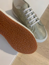 Afbeelding in Gallery-weergave laden, SUPERGA veter goud
