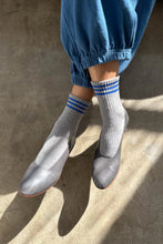 Afbeelding in Gallery-weergave laden, LE BON SHOPPE girlfriend socks grey (kobalt)
