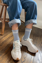 Afbeelding in Gallery-weergave laden, LE BON SHOPPE boyfriend socks blue grey
