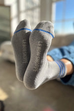 Afbeelding in Gallery-weergave laden, LE BON SHOPPE girlfriend socks grey (kobalt)
