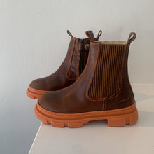 Afbeelding in Gallery-weergave laden, ANGULUS cognac boot oranje zool
