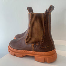 Afbeelding in Gallery-weergave laden, ANGULUS cognac boot oranje zool
