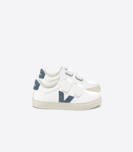 VEJA sneaker 2 velcro wit jeans