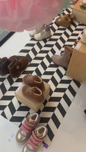 Video laden en afspelen in Gallery-weergave, RONDINELLA mini sneaker bruin slang
