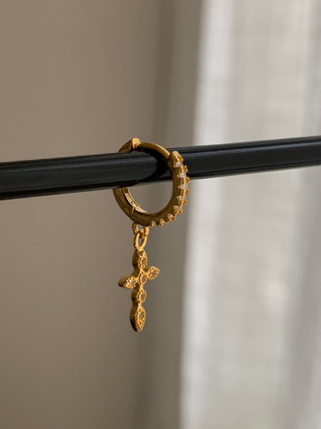 OORBEL hanger kruisje